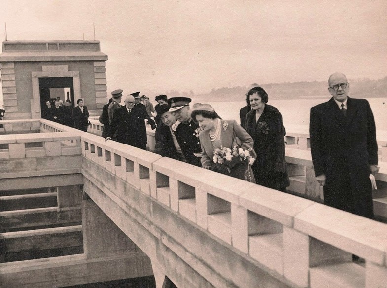 Photo showing the Queen Mother at Blithfield.